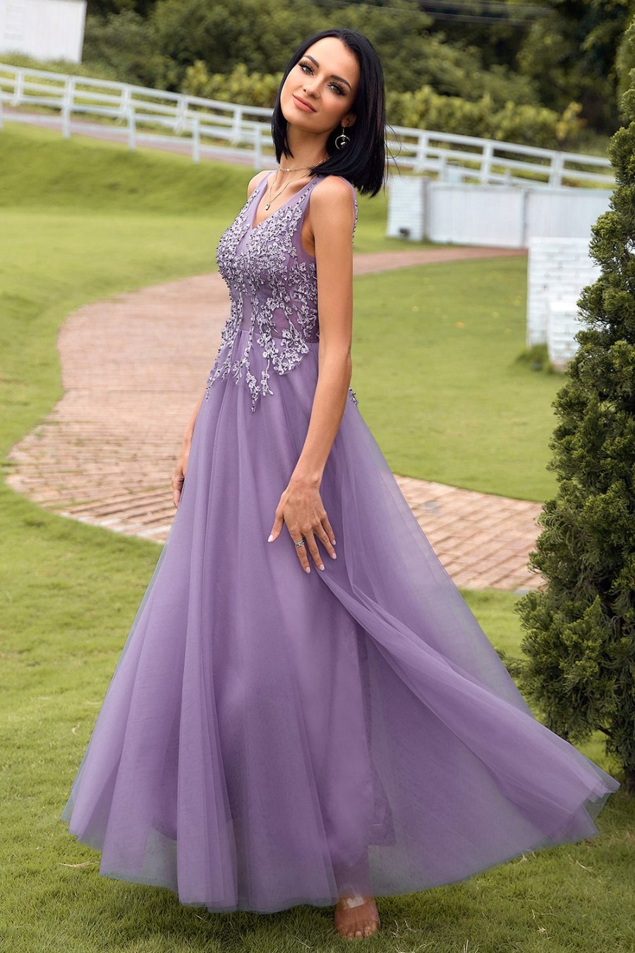 Festa ZAPAKA | Um Vestido De Baile Longo Roxo De Pescoco V Linha Com Apliques