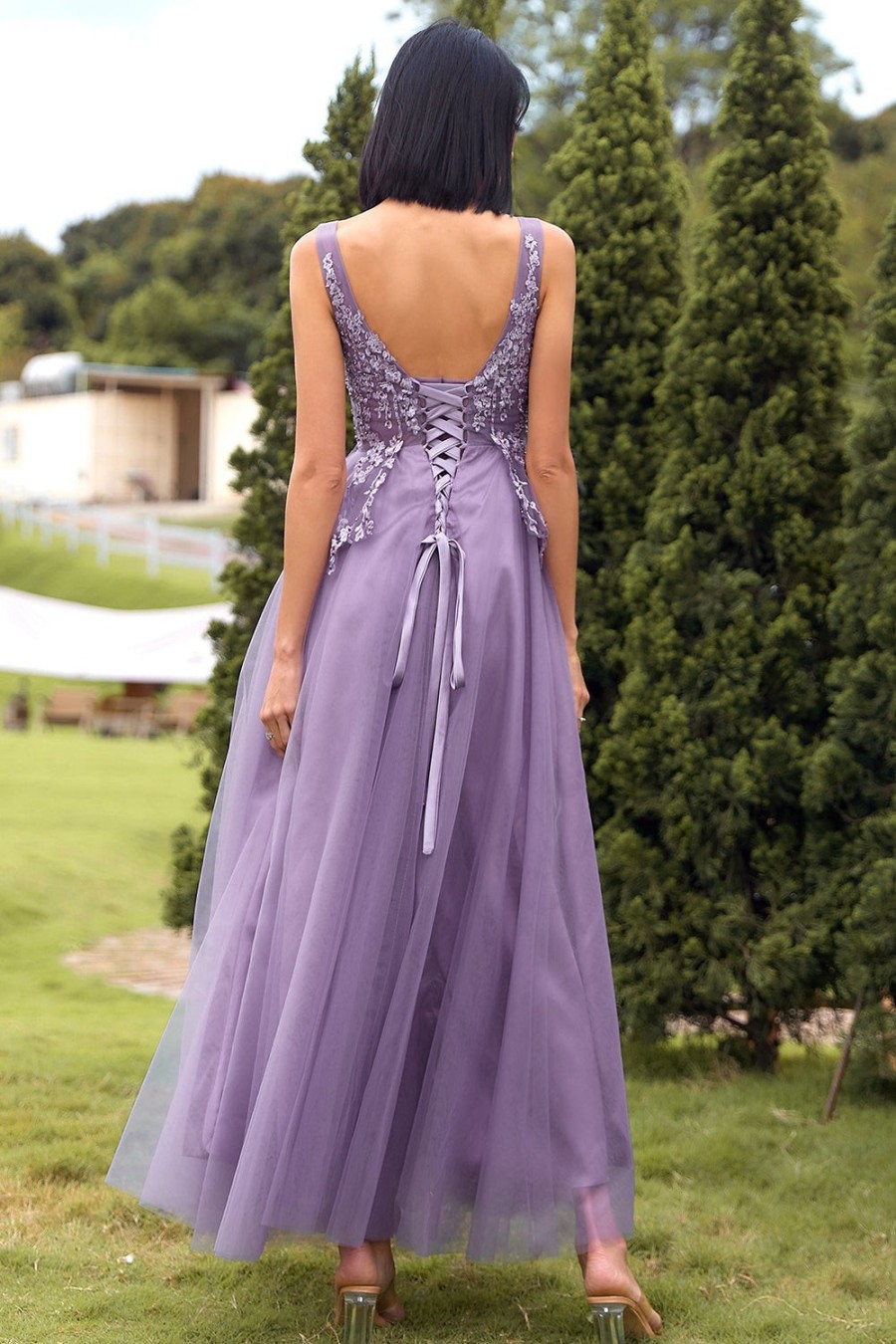 Festa ZAPAKA | Um Vestido De Baile Longo Roxo De Pescoco V Linha Com Apliques